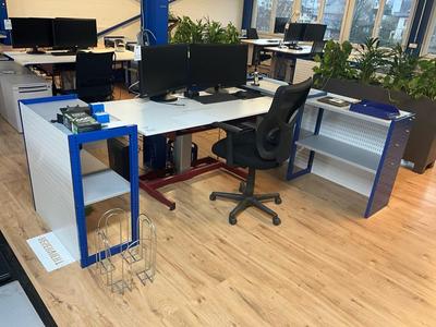 Overview picture of Office desk setup